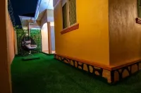 Urban Oasis Located at Kyebando Nsooba Hotel a 
