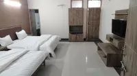 Hotel Diamond Leaf