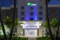 Holiday Inn Express & Suites FT. Lauderdale Airport/Cruise Hotels near Floyd Hull Stadium