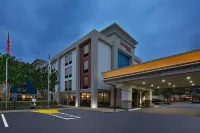Hampton Inn Memphis-Poplar Hotels near FedExPark