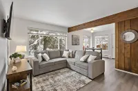 Peaceful Retreat w/Stunning Chugach Mountain Views
