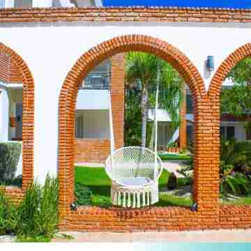 Central & Modern/Pool View/Close to beach/2Br-2Bt Hotel Exterior