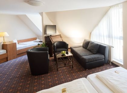 Maximilian Hotel & Apartments Weil am Rhein / Basel