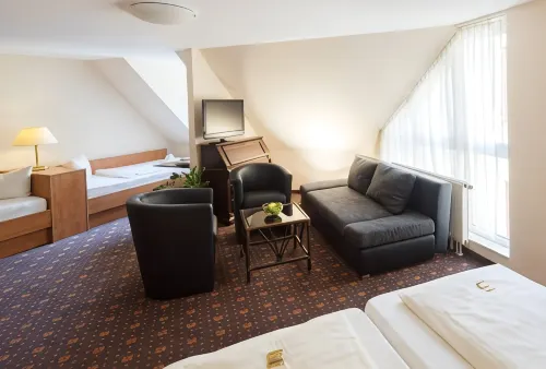 Maximilian Hotel & Apartments Weil am Rhein / Basel