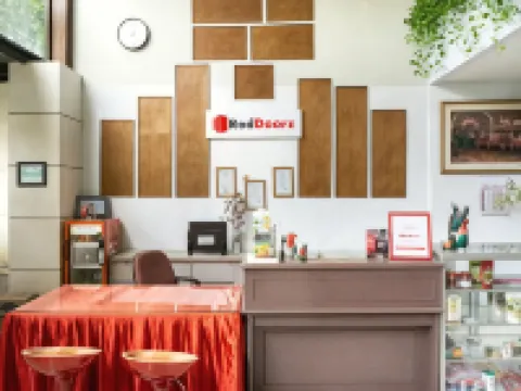 RedDoorz @ Hotel Surabaya Sumenep Hotels in Sumenep