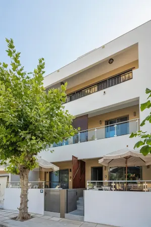 Anna Suites Отели рядом с достопримечательностью «Hippocrates Tree»