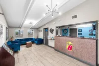 Super 8 by Wyndham Lantana West Palm Beach Отели в г. Бойнтон Бич