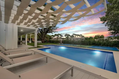 Miami World Mansion/ Waterfront Deck/ GameRoom/ 9Bedrooms/ Work Area/ Playground Hotels in Tamiami