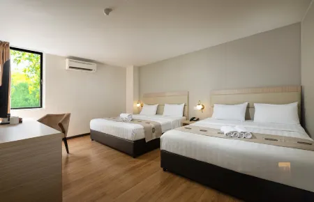 Sunstone Hotel Отели в г. Jelutong