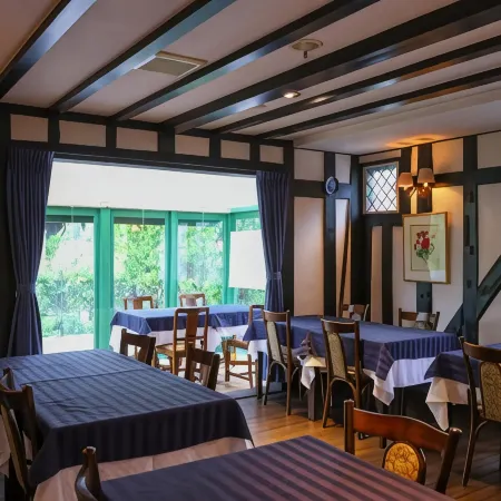 Petit Hotel & Restaurant Old Age