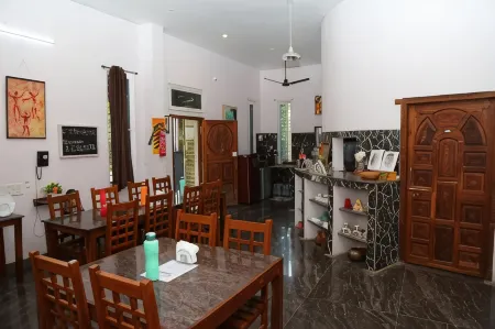 Blissful Haven Art House - Near Entrance to Auroville Отели в г. Эдейанчавади
