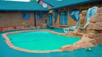 Sikhula Sonke Guest House - Pools
