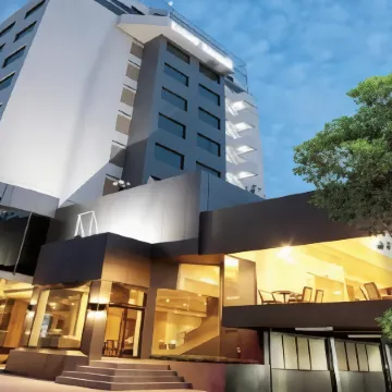 Louis Tavern Hotel Отели рядом с достопримечательностью «Таиланд Поуст»