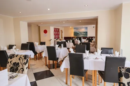 Iris Hotel Llandudno Отели рядом с достопримечательностью «Mostyn Street»