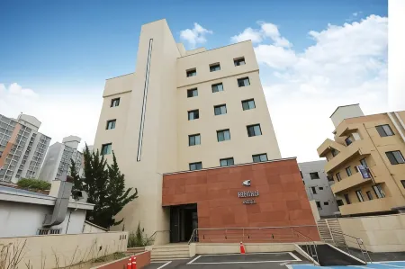 Hound Hotel Asan Terminal Отели рядом с достопримечательностью «Университет Сонмун»