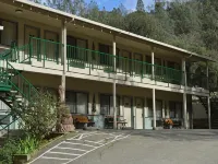Yosemite Cedar Lodge Hotels in Mariposa County