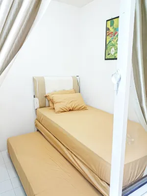Hostel Bogor فنادق في North Bogor