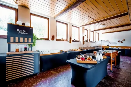 Hotel Petrovy Kameny Отели в г. Остружна