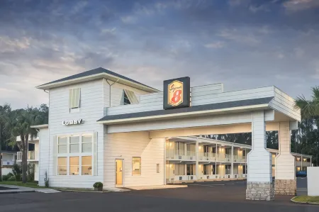 Super 8 by Wyndham Kingsland I-95/Naval Base Area