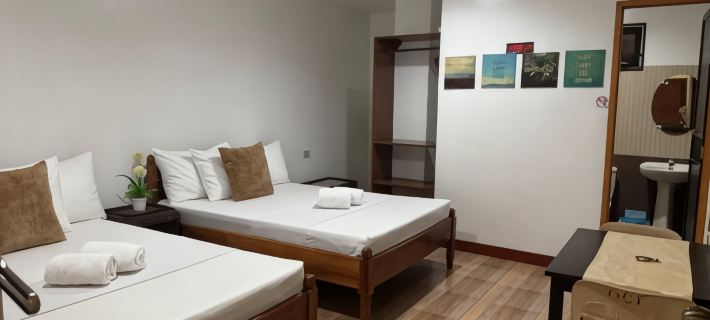 Seascape Lodging House Hotels in Корон
