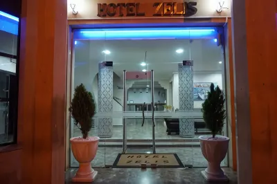 فندق زيليس Hotels near Camping Echrigui