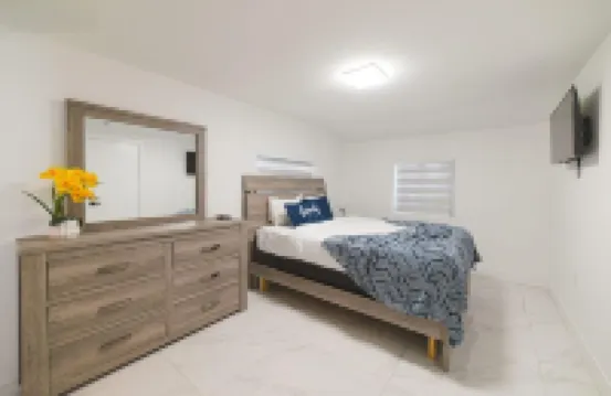 Miami Luxury Retreat / 10 Min to Mia Airport / BBQ