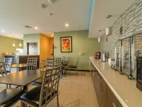 Moulton Inn &  Suites by OYO Near Shiner TX