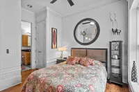 Wonderful condo in historic downtown Wilmington; Pet Friendly; Walk Everywhere! Hotels near One Tree Hill: TRIC