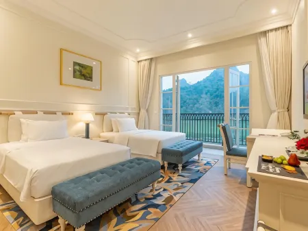 Legend Valley Hotel Ha Nam Отели в г. Phu Ly