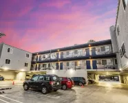 Travelodge by Wyndham Culver City - Parking