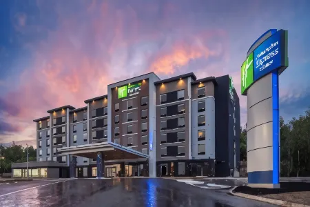 Holiday Inn Express & Suites Moncton Отели рядом со станцией Залізнична станція Монктон