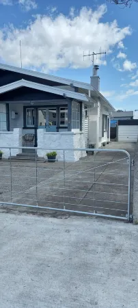 Magpie Cottage. Newly Renovated , 2 Bed, 2 bathroom close to Napier CBD