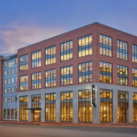 Aloft Portland Downtown Waterfront ME Отели рядом с достопримечательностью «Заказник Робинсон Вудс»