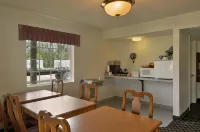 Travelodge Suites by Wyndham MacClenny/I-10 Hotels in Macclenny