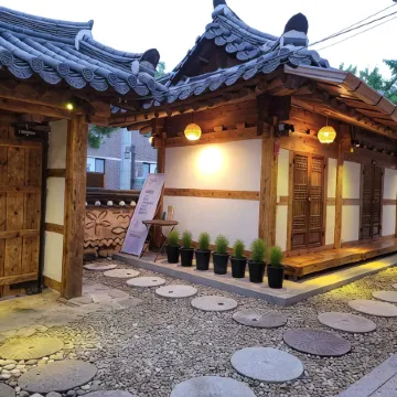 Jeonju Pungnamheon Hanok Stay Отели рядом с достопримечательностью «Jeondong Catholic Church»