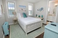 Private pool, FREE BIKES, Across the street from the BEACH! Free Pool Heater!