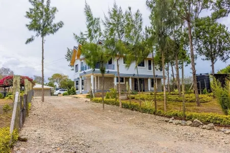 Nanyuki Likizo Castle /5 bedroom/All ensuit / MtKenya/Olpejeta/Camping/Hiking Отели в г. Kieni East