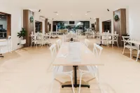 Country Comfort Coffs Harbour - breakfast