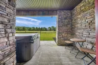 The Summit-Walkable to Town with 3 King Suites and Hot Tub and Sauna - Homestays