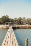 Charming studio with AC , WiFi, and 325 ft fishing pier with fishing lights.