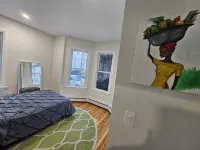 Stylish & Cozy Boston Retreat Near Train Station, Parks & Cafés - บังกะโล