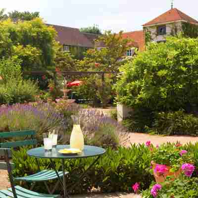 Le Manoir de Gressy Hotel Exterior
