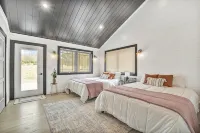 Boyne City- close to golf, lakes, shopping and more!!! - 4-Star