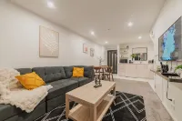2BR Stay in the City, Gloucester - Villas