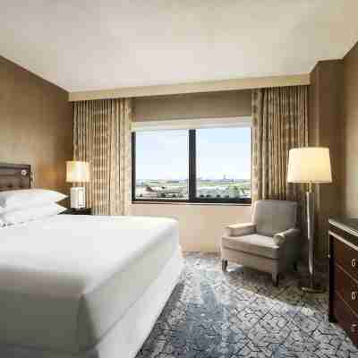Sheraton Suites Chicago O'Hare Rooms