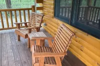 Peaceful 3BR Cabin Retreat w/Hot Tub-Near Wineries, Geneva-on-the-Lake & Spire
