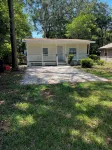 Cozy Gator Getaway Near UF - 2Bed/1Bath for 6 guests - Wifi, AC/Heat, Parking - Bungalows
