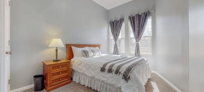 Spread out - Renovated 5BR+Loft, Sleeps 12+ Hotels in Kane County
