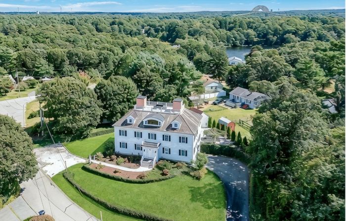 Spacious Waterview Home - Spa, Pool Table & Fireplaces – for Families & Reunion