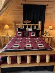 Rim Shoals River Cabin - private boat dock, walk-in fishing access sleeps 14